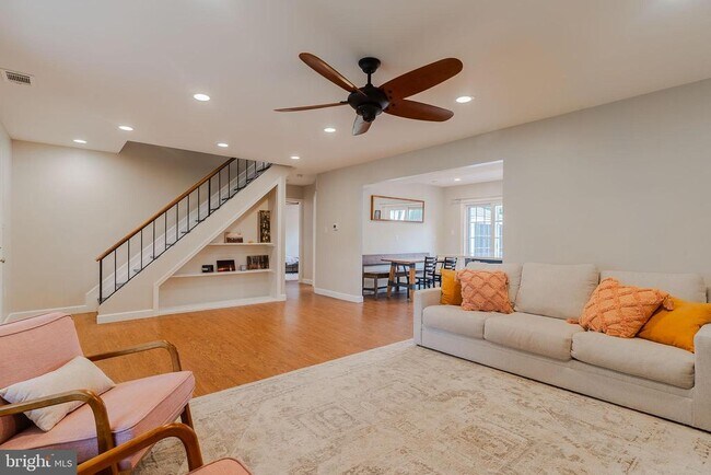 Foto del edificio - 13302 Point Pleasant Dr
