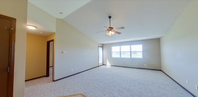 Foto del edificio - 3D Tour Available - Backs up to Lake + Fenced-in Yard + Stainless Steel Appliances! Available Jul...