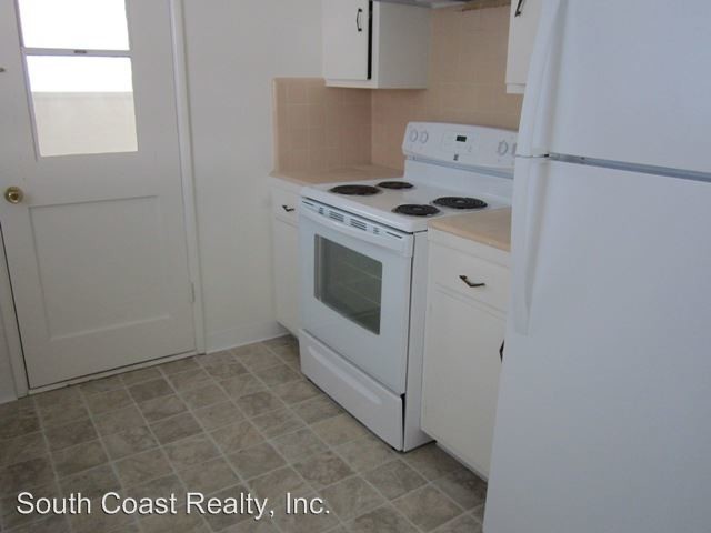 Building Photo - 2130 De La Vina St