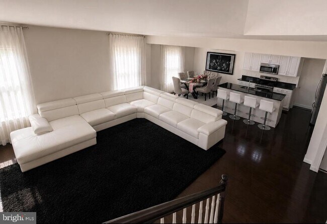Foto del edificio - 728 Falcon Ln