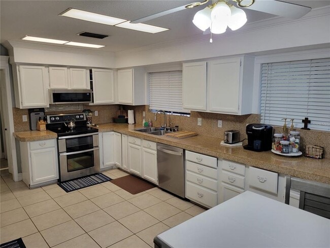 Building Photo - 932 Pelican Bay Dr