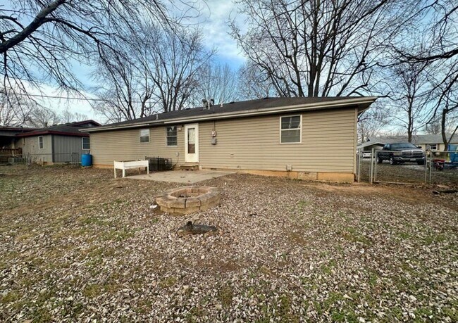 Foto del edificio - 717 Hillcrest Ave