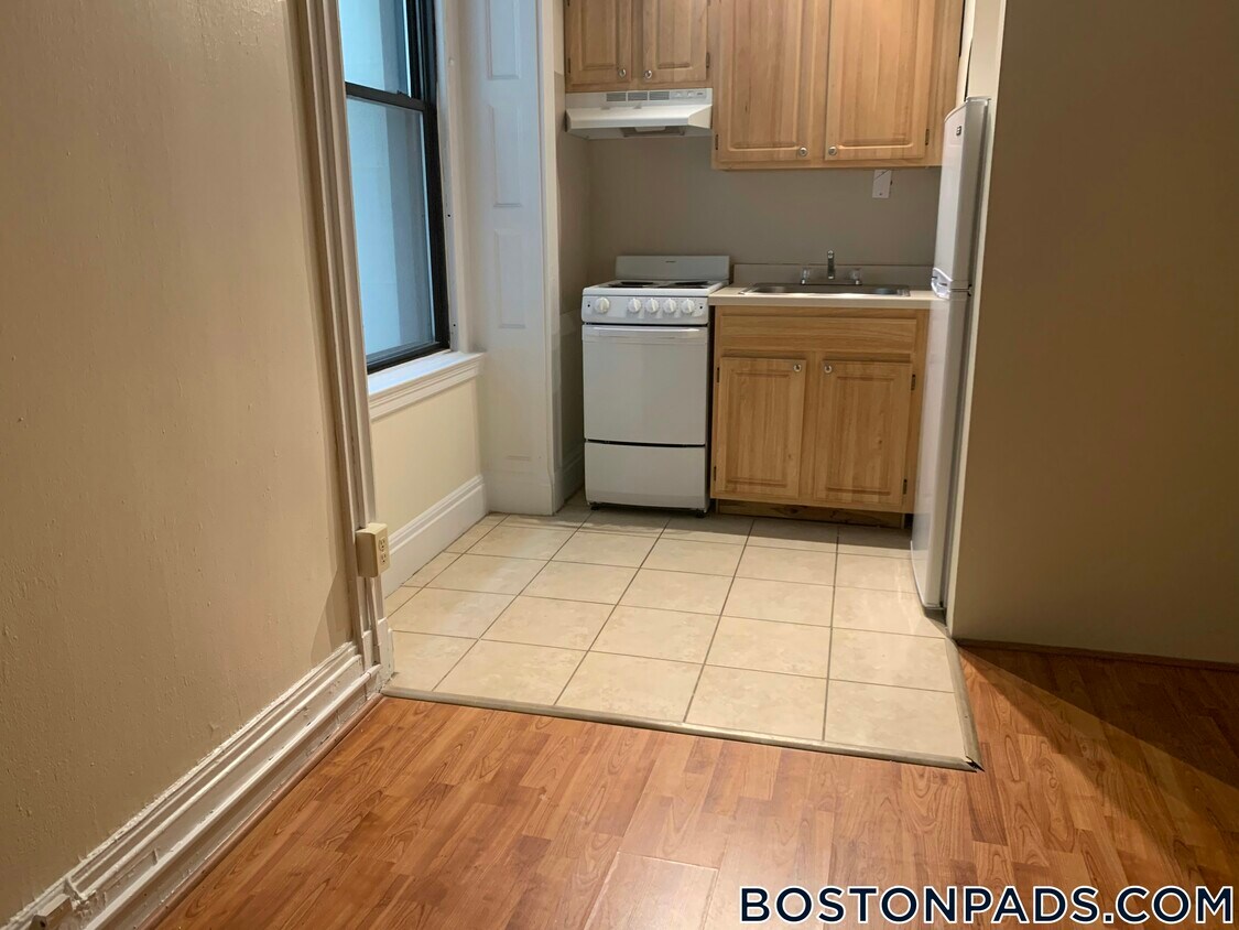 Building Photo - 62 Boylston St