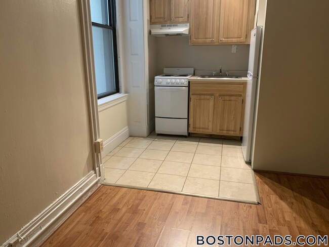 Building Photo - 62 Boylston St