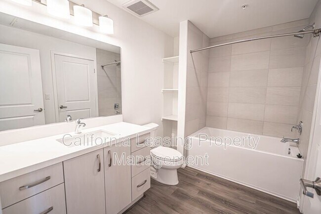 Foto del edificio - 26701 McBean Pkwy