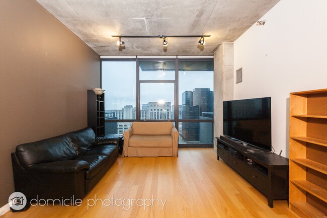 Foto del edificio - 235 W Van Buren St