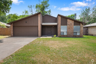 Building Photo - 4136 Willow Oak St