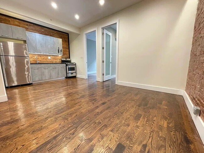 Foto del edificio - 2156A Fulton St