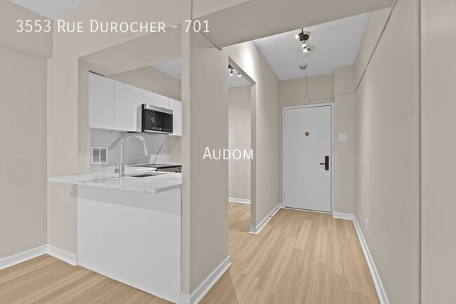 Building Photo - 3553 Rue Durocher