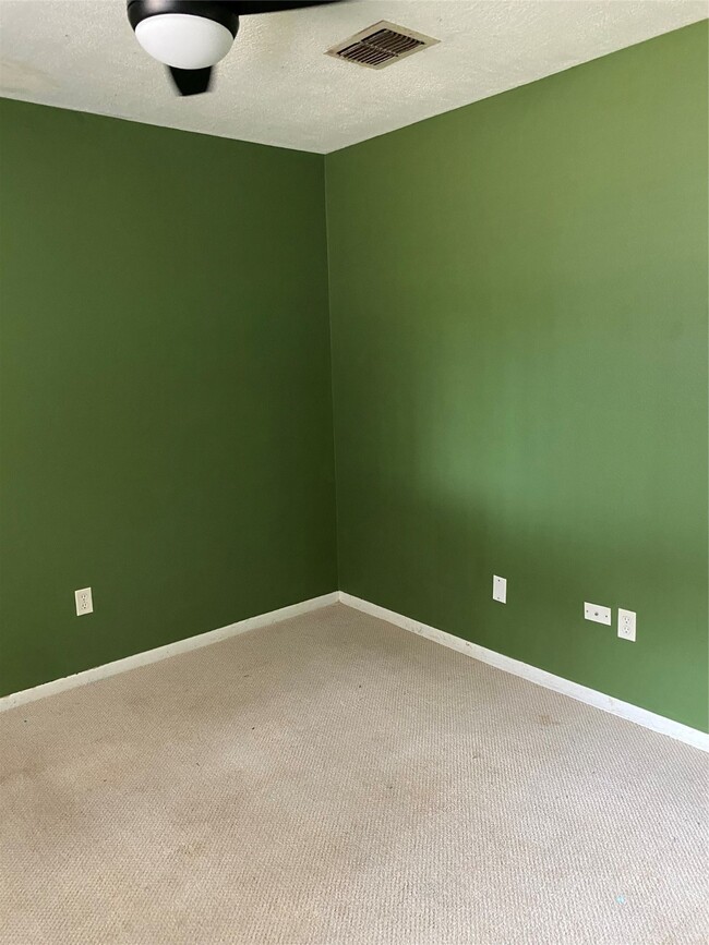 Building Photo - 415 N Forest Blvd