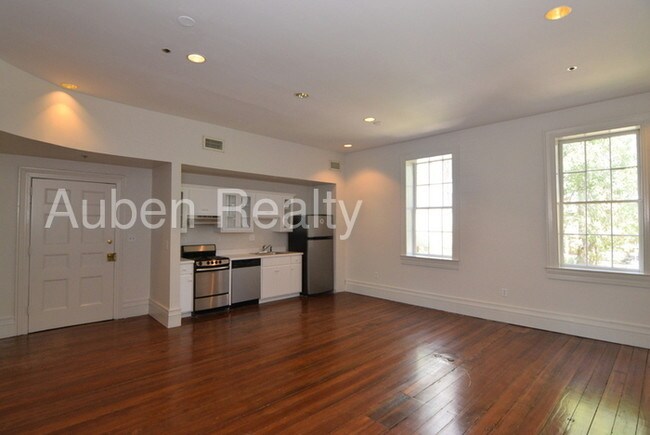 Building Photo - Large 1 BR Broad Street Apartment For Lease