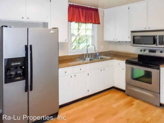 Building Photo - 3 br, 1 bath House - 2424 Denver Ave