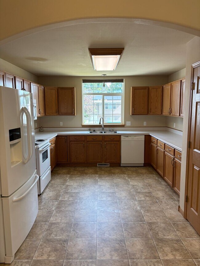 Building Photo - Large 4 bedroom home available!