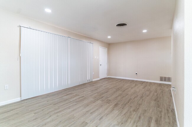 Building Photo - 4228 Dawn Ave