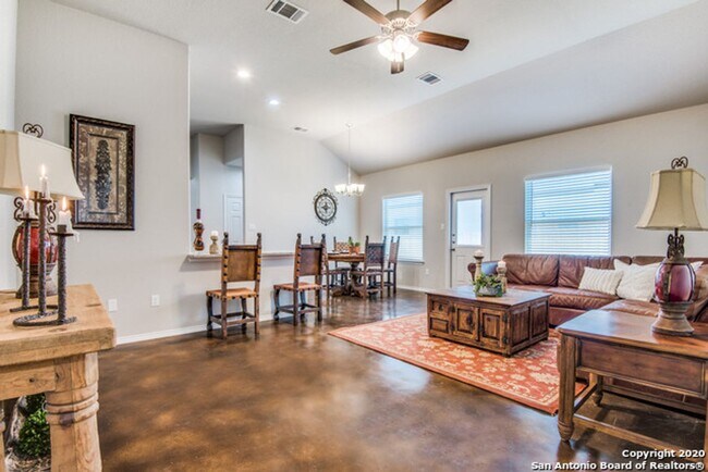 Building Photo - Luxury Duplex in Seguin with 3-bed, 2-bath...