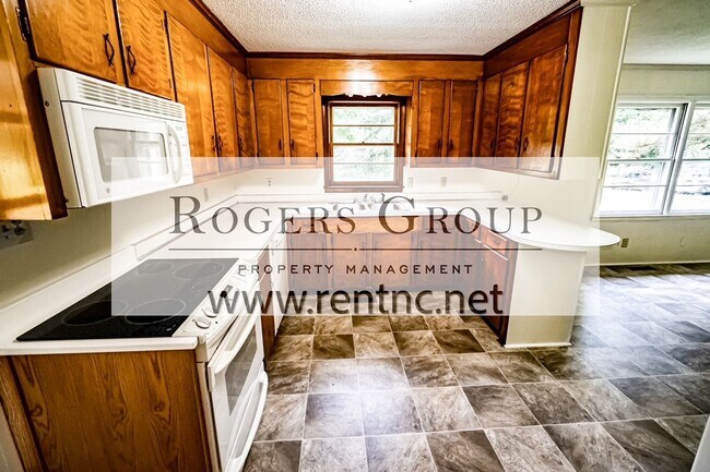 Foto del edificio - 1690 Bear Pond Rd