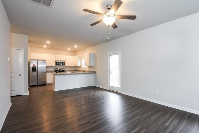 Building Photo - Beautiful 4 Bedroom in Myrtle Beach