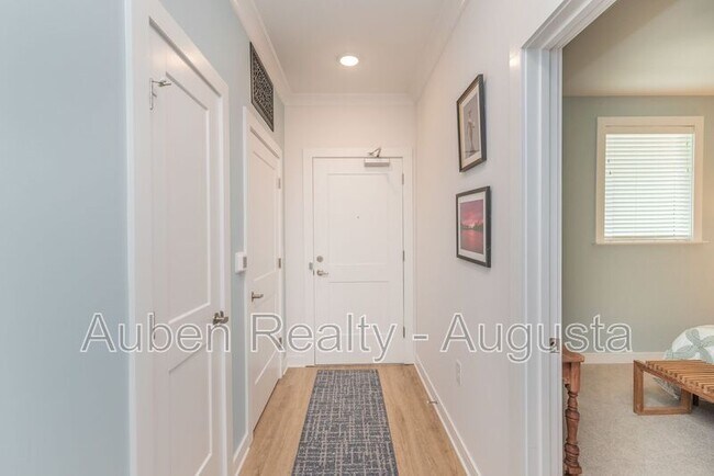 Foto del edificio - 111 Railroad Ave