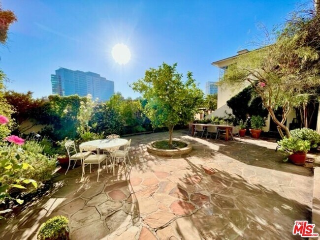 Building Photo - 10821 Lindbrook Dr