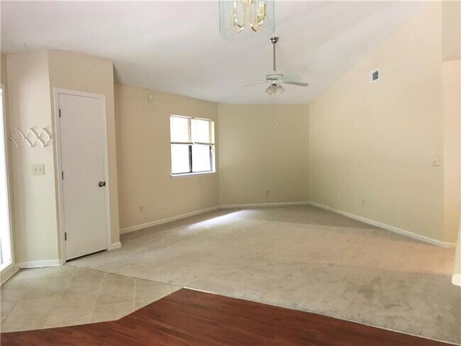 Building Photo - 209 Hillcrest Dr