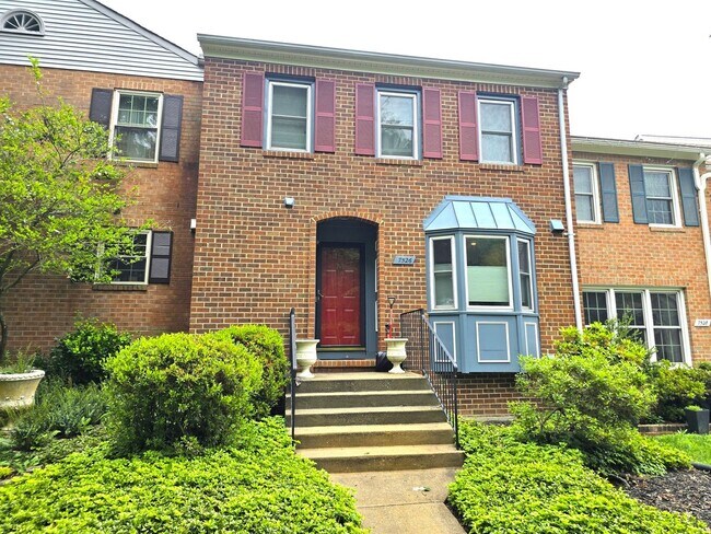 Foto del edificio - Fabulous 3BR/3.5BA Potomac Townhome, in Inverness Knolls!!