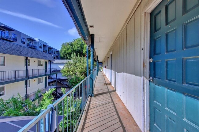 Building Photo - 1725 Toomey Rd