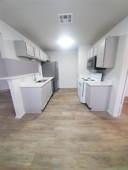 Foto del edificio - 6909 Hyland Cir