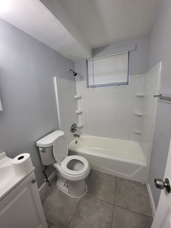 Foto del edificio - 1625 W 26th St