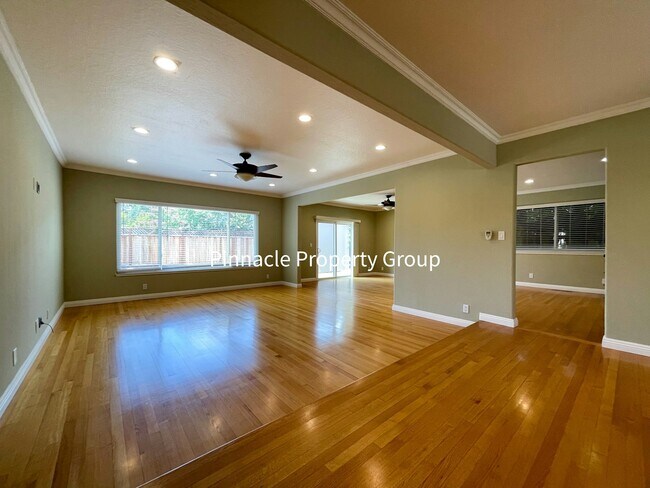 Foto del edificio - 4237 Haines Ave