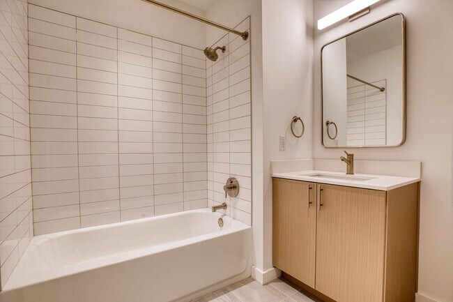 Interior Photo - Hamilton Crossing