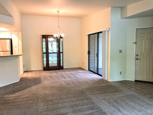 Building Photo - Spacious 2db, 2ba Condo Downtown Bellevue ...