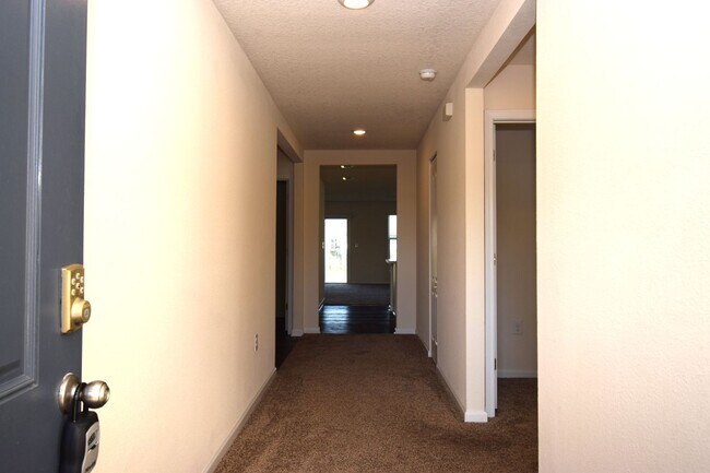 Building Photo - 3733 Shiner Dr