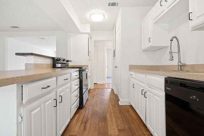 Foto del edificio - Irving 3-bed 2-bath with Corner Lot Big Yard