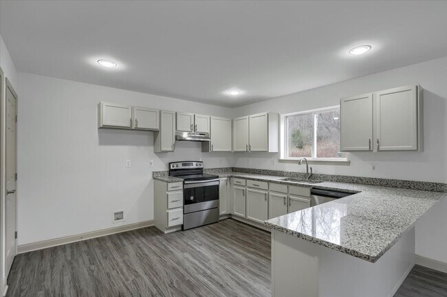 Building Photo - 6 Bel Air Dr