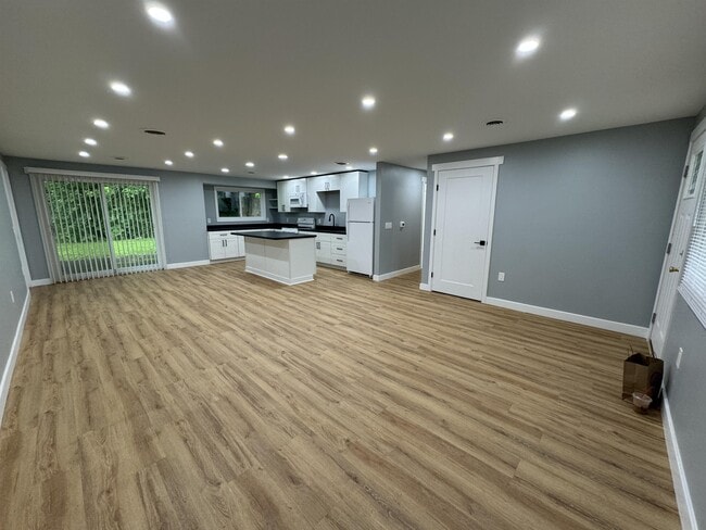 Building Photo - 62 Golden Rod Ln