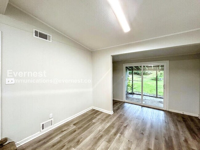 Foto del edificio - 1449 Ticonderoga Dr