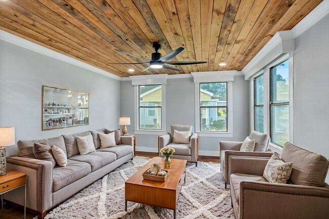 Foto del edificio - 725 Davis St