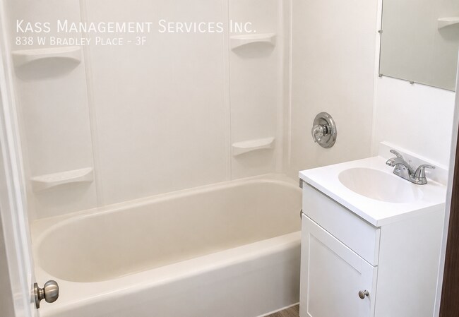 Foto del edificio - 838 W Bradley Pl