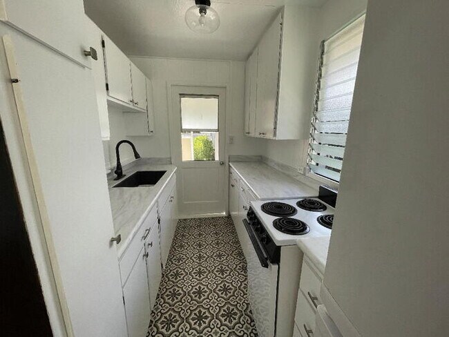 Foto del edificio - N KALAHEO AVE 2/1/1 A/C, cfan, W/D