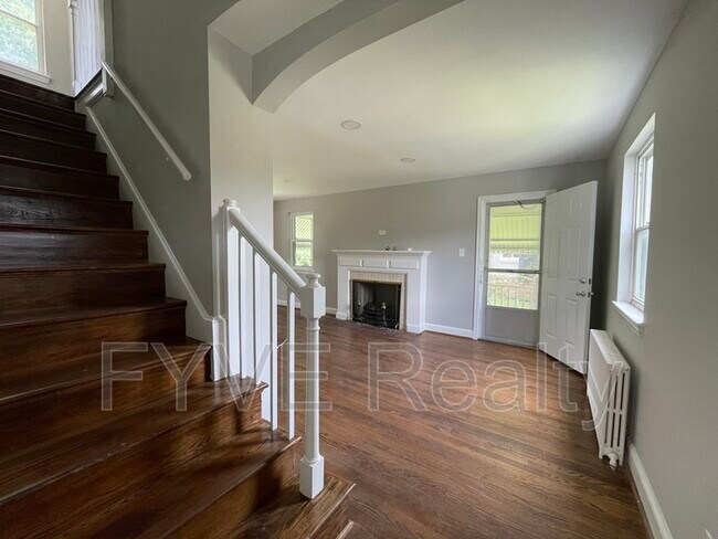 Building Photo - 5415 14th Pl