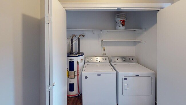 Foto del edificio - Spacious 2-Bedroom Rental Near NAS Pensacola – Ideal Location for Professionals