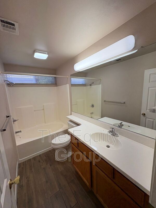 Foto del edificio - 1422 E Mesa Ct