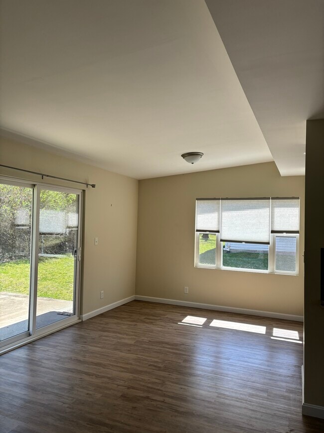 Dining room - 102 Maple Ridge Dr