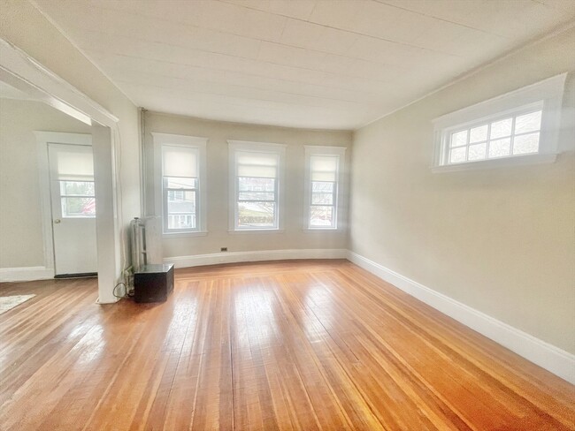 Building Photo - 8 Hunnewell Ave