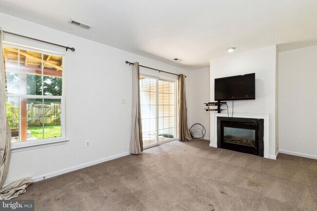 Foto del edificio - 9221 Acer Ln