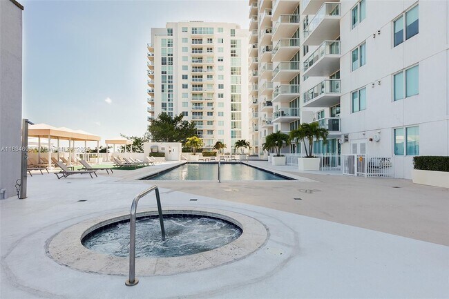 Foto del edificio - 1861 NW S River Dr