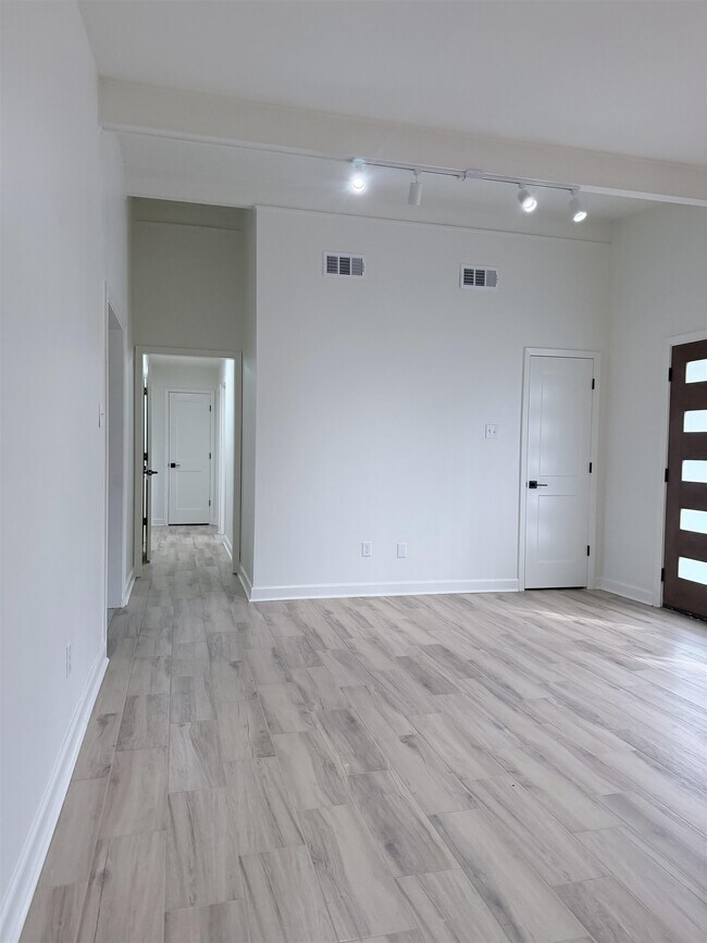 Building Photo - 5136 Warfield Dr