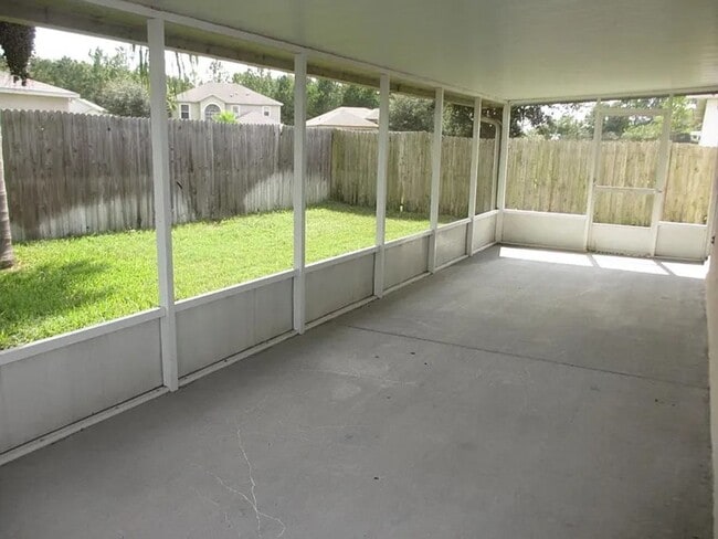 Building Photo - 4754 Willamette Cir