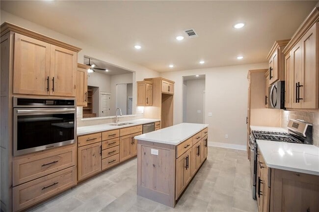 Building Photo - 1371 Padova Ave