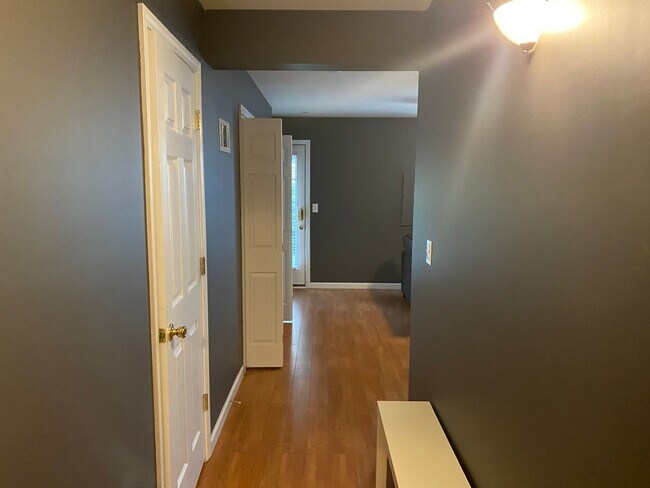 Foto del edificio - MOVE-IN READY!